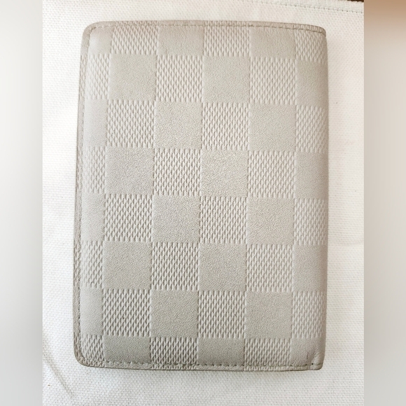 Louis Vuitton Artic Damier Infini Passport Holder - Picture 3 of 14